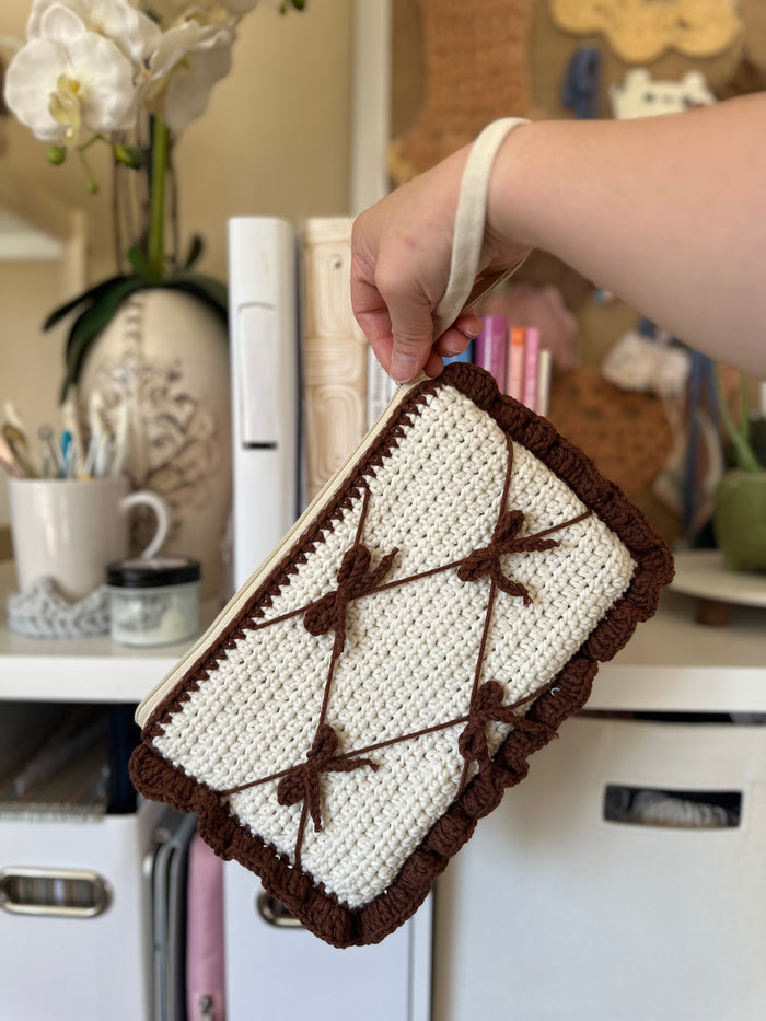 Brown XL Criss Cross Bow Pouch